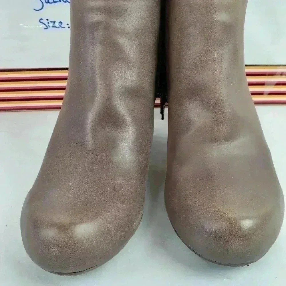 Sachelle- Eclipse Boots Size 7M